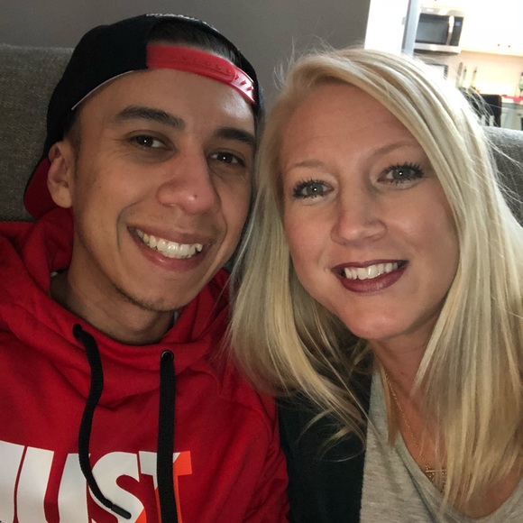 Meet your Posher, Veronica - Picture 2 of 4